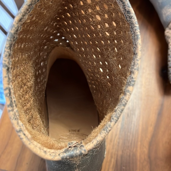 Bed Stu Cobbler Leather Duchess Perforated Wedge Pull On Boots Smoke Grey Lux 9 - Picture 11 of 13